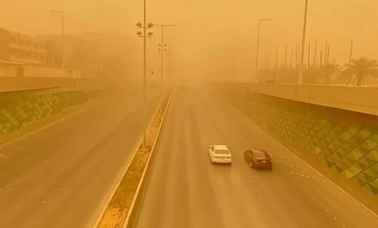 "الأرصاد": عوالق ترابية على منطقة نجران