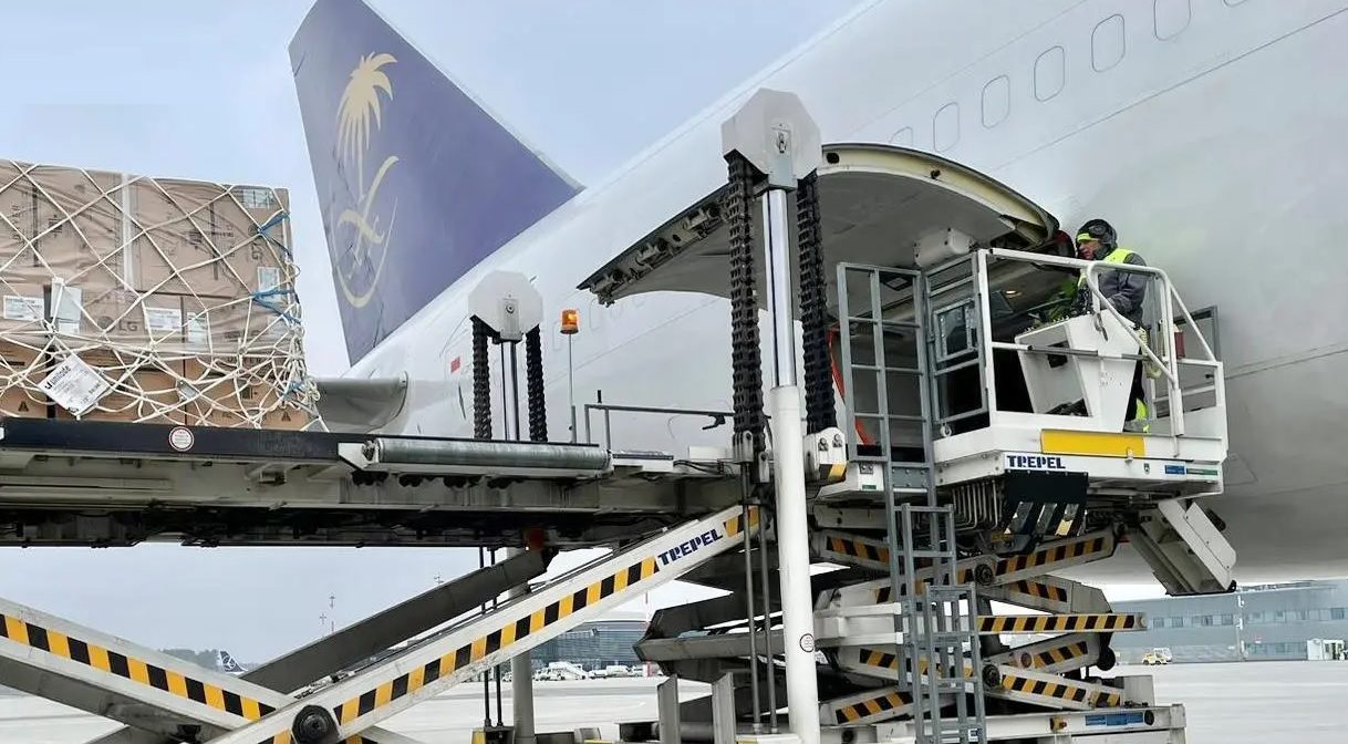 دعم سعودي مستمر.. الطائرة الإغاثية الـ 78 إلى أهالي غزة