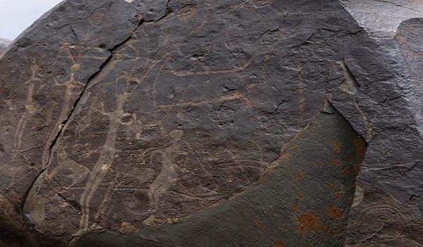 هيئة التراث ترصد 20 صخرة أثرية في قمم السودة