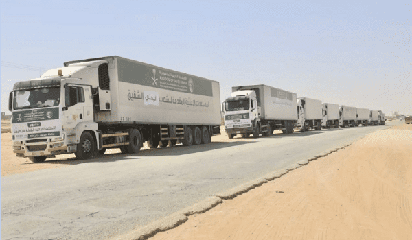 وصول 20 شاحنة إغاثية من مركز الملك سلمان لمديرية العبر بحضرموت