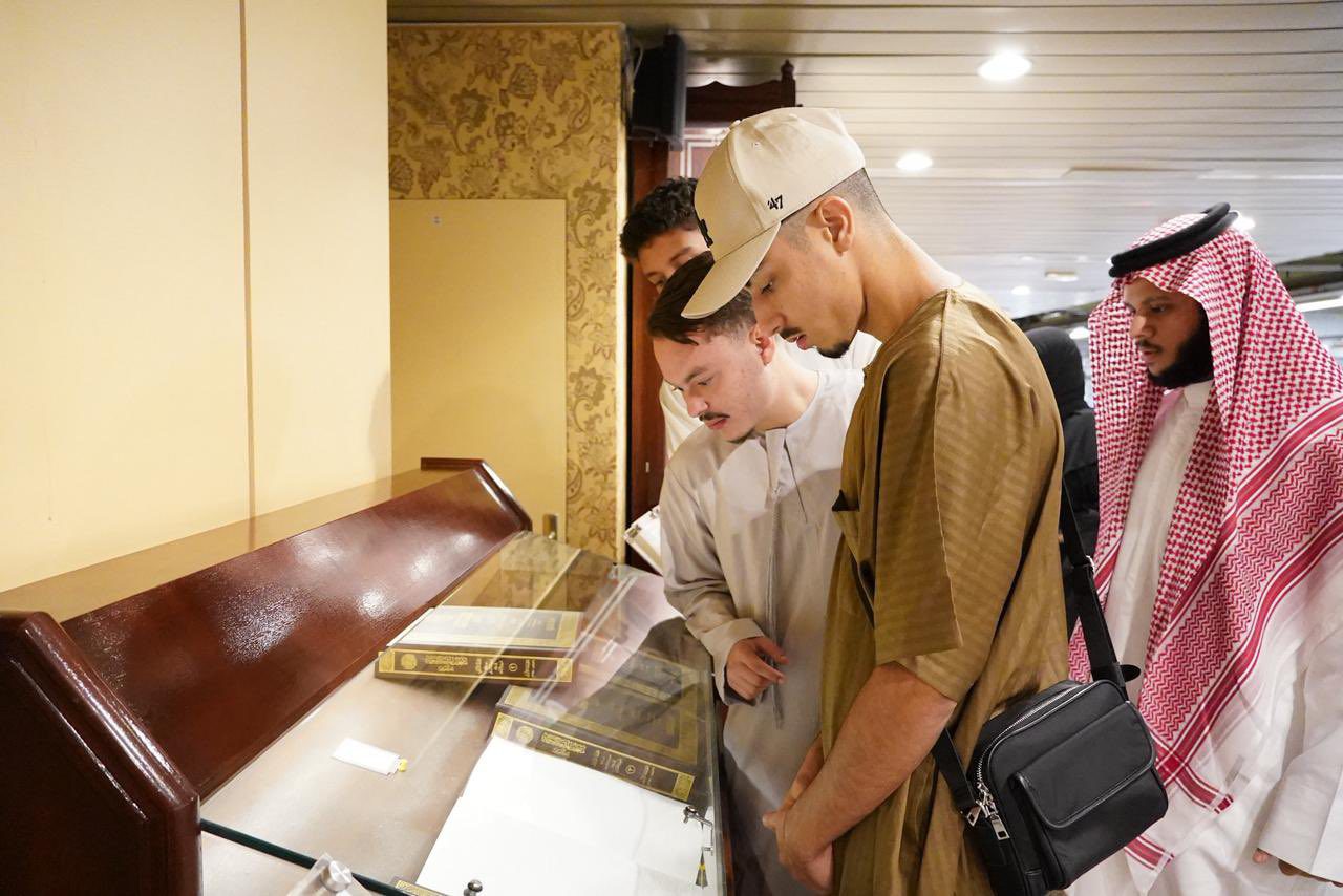 وفد من 34 دولة يطلع على جهود السعودية في طباعة المصحف وترجمة معانيه