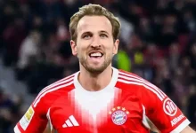 كومباني يشبّه هاري كين بنجمي الوسط كروس ودي بروين