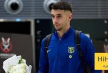 صور .. لاعبو برشلونة يصلون جدة