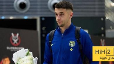 صور .. لاعبو برشلونة يصلون جدة