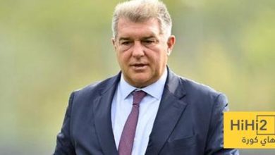 صورة .. لابورتا يلعب مباراة كرة قدم في جدة