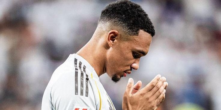 بعد تواجده بالقائمة.. هل يشارك أرنولد في السوبر الاسباني؟