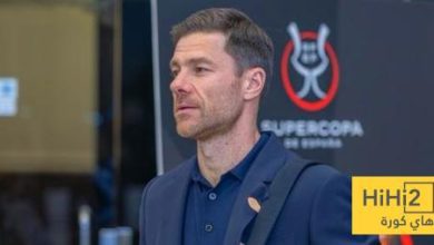 صور .. لاعبو ريال مدريد يوقعون للجماهير فور وصولهم لفندق الاقامة بجدة