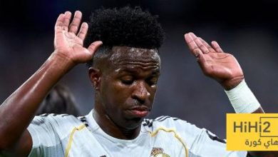 صور.. مشادة كلامية بين فينيسيوس ولاعب ريال بيتيس في المباراة