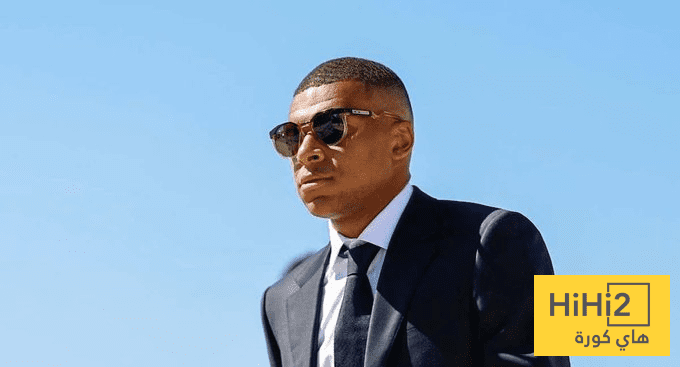 صورة .. مبابي في المطار قبل السفر الى جدة