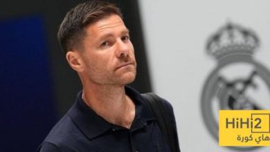 ” لاعبون يتسكعون في التدريبات ” .. تشابي الونسو كان ضعيف الشخصية