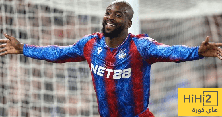 مانشستر يونايتد يراقب مهاجم كريستال بالاس