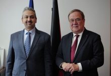 السفير الإرياني يبحث مع مسؤول ألماني العلاقات الثنائية وتطورات الاوضاع في اليمن