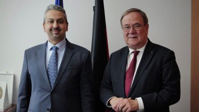 السفير الإرياني يبحث مع مسؤول ألماني العلاقات الثنائية وتطورات الاوضاع في اليمن