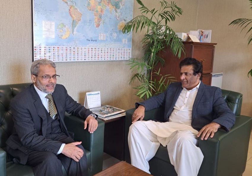 السفير العشبي يستعرض مع وكيل وزارة الخارجية الباكستانية تطورات الأوضاع في اليمن