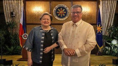 السفير باحميد يطلع وزيرة الخارجية الفلبينية على تطورات الاوضاع في اليمن