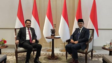 السفير بلفقيه يبحث مع وزير الخارجية الإندونيسي تعزيز العلاقات الثنائية