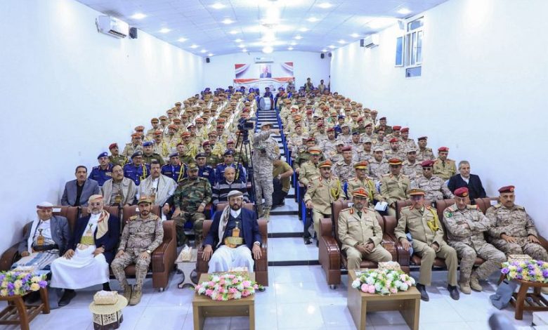 العرادة يشهد حفل تخرج دفعتين من كليتي الدفاع الوطني والقيادة والأركان