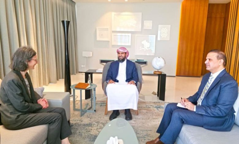 المحرّمي يبحث مع السفيرة الفرنسية تعزيز العلاقات الثنائية ودعم جهود الاستقرار والتنمية