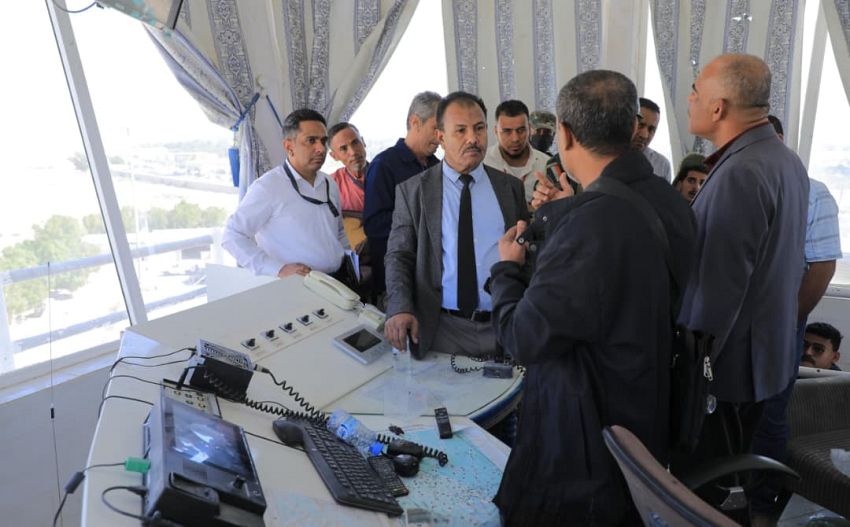 الوكيل العامري يطّلع على جهود إعادة تشغيل مطار سيئون الدولي وعدد من المرافق الخدمية