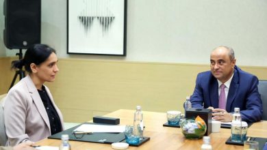 رئيس الوزراء يؤكد ان الحكومة لن تحيد عن مسؤولياتها في إنفاذ القرارات السيادية