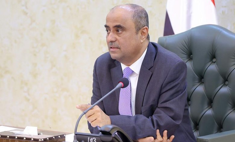 رئيس الوزراء يشيد بحكمة قيادة المهرة وجهودها في التعامل مع المستجدات وتغليب مصلحة المواطنين