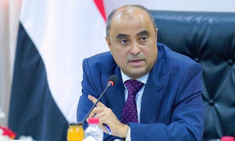 رئيس الوزراء يوجه بتطبيع الأوضاع في حضرموت وإعادة الخدمات وضبط الأمن ومحاسبة المتورطين في أعمال النهب والانتهاكات