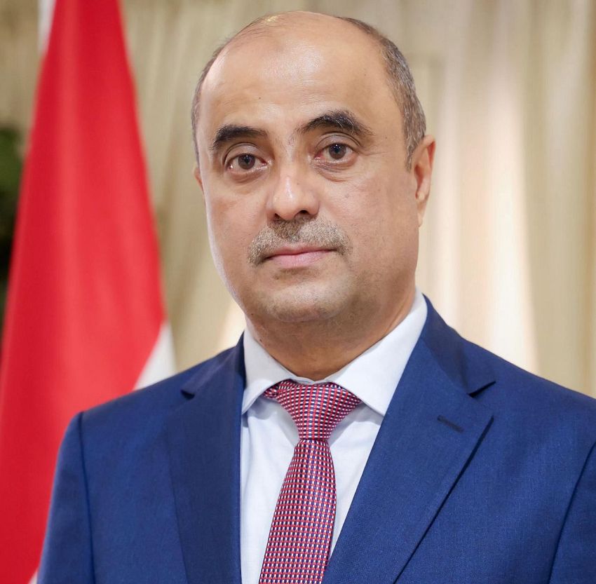 رئيس الوزراء يوجه بعدم فرض أي جبايات أو رسوم خارج إطار القانون