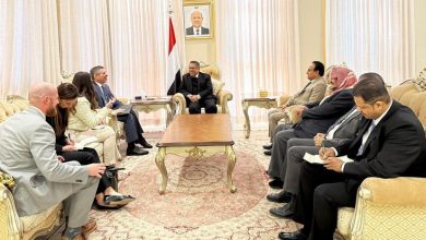 رئيس مجلس الشورى يبحث مع السفير الأمريكي مستجدات الأوضاع في اليمن