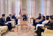 رئيس مجلس الشورى يبحث مع سفير الاتحاد الأوروبي جهود دعم السلام والاستقرار في اليمن