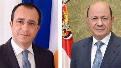 رئيس مجلس القيادة الرئاسي يعزي في وفاة الرئيس القبرصي الأسبق