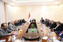 رئيس مجلس القيادة يحذر من أي محاولة للالتفاف على القرارات السيادية ويدعو إلى خطاب مسؤول يعلي قيم الدولة والتعايش