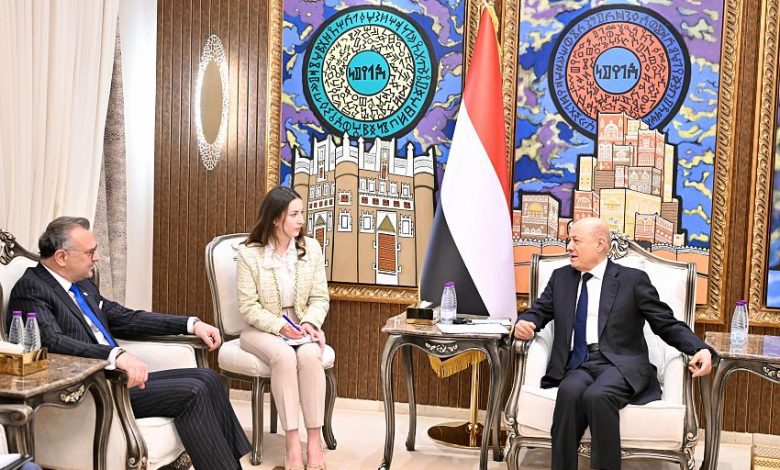 رئيس مجلس القيادة يستقبل كبير مستشاري الرئيس الامريكي