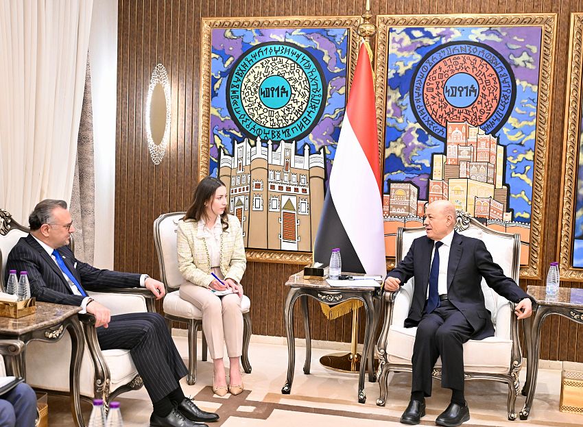 رئيس مجلس القيادة يستقبل كبير مستشاري الرئيس الامريكي