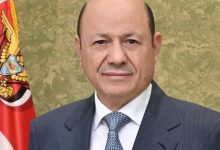 رئيس مجلس القيادة يشيد بالنجاح القياسي لعملية استعادة المعسكرات ويوجه بإجراءات صارمة لتأمين الممتلكات العامة والخاصة