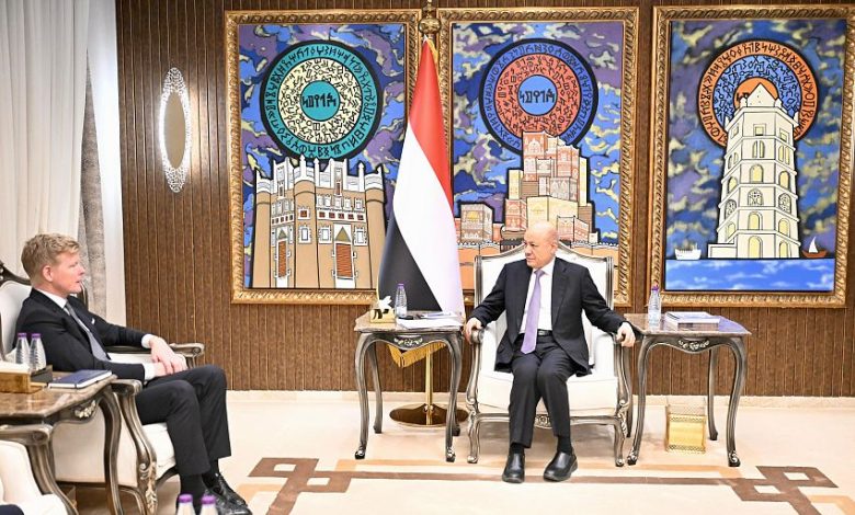 رئيس مجلس القيادة يشيد بموقف الأمم المتحدة الداعم لوحدة اليمن واستقراره وسلامة اراضيه