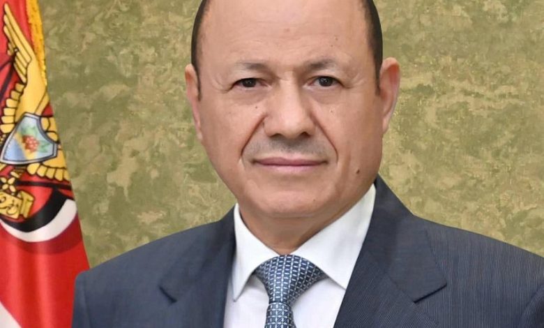 رئيس مجلس القيادة يطلع على الاوضاع في محافظات شبوة وابين ولحج