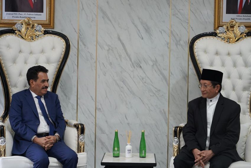 سفير اليمن يبحث مع وزير الشؤون الدينية الإندونيسي تعزيز العلاقات الثنائية