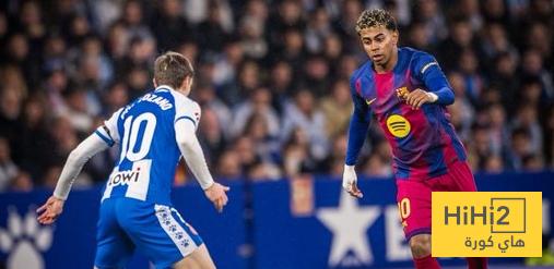 صورة.. 10 من أفراد أمن اسبانيول يتدخلون لطرد مشجع برشلونة