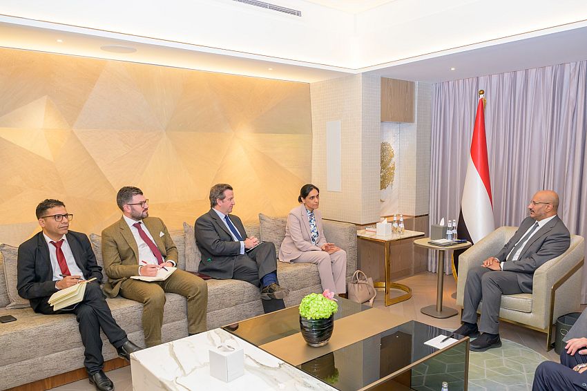 عضو مجلس القيادة الرئاسي طارق صالح يبحث مع السفيرة البريطانية مستجدات الأوضاع في اليمن