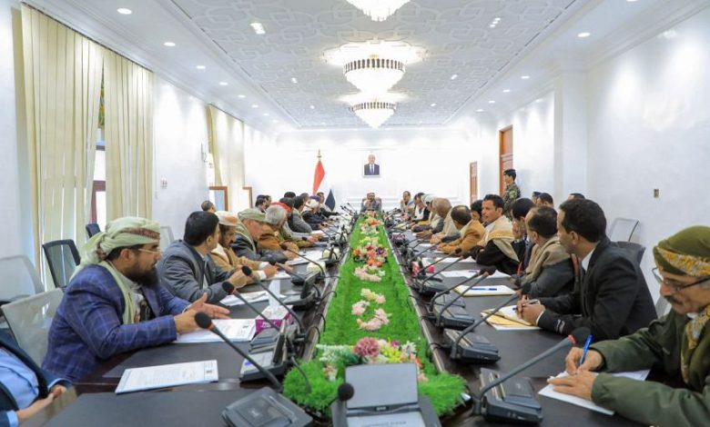 عضو مجلس القيادة اللواء العرادة يترأس اجتماعاً للمكتب التنفيذي لمحافظة مأرب