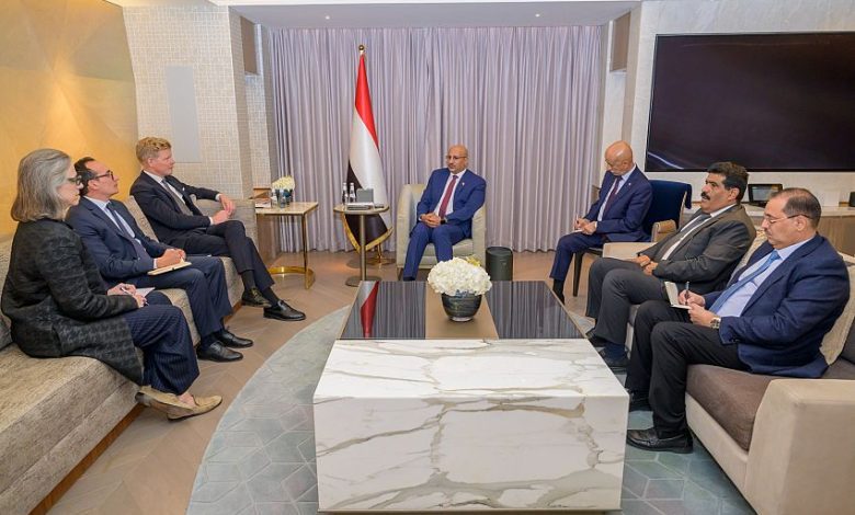 عضو مجلس القيادة طارق صالح يبحث مع المبعوث الأممي مستجدات الاوضاع في اليمن