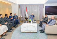 عضو مجلس القيادة طارق صالح يلتقي رئيس وأعضاء الوفد الحكومي المكلّف بملف الأسرى