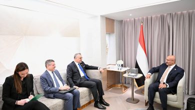 عضو مجلس القيادة طارق صالح يلتقي كبير مستشاري الرئيس الأمريكي والسفير ستيفن فاجن