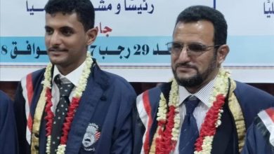 لحظة تاريخية في جامعة عدن.. مناقشة رسائل ماجستير لأب وابنه معًا