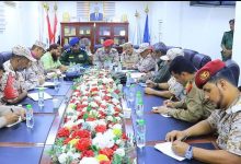 لقاء عسكري بعدن يناقش تنفيذ التوجيهات لتعزيز الأمن وإخراج المعسكرات من المدينة