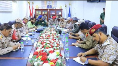 لقاء عسكري بعدن يناقش تنفيذ التوجيهات لتعزيز الأمن وإخراج المعسكرات من المدينة