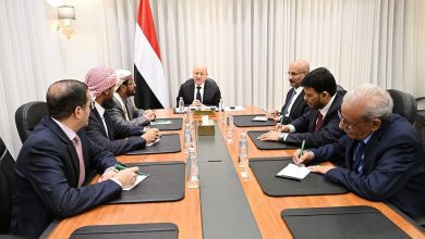 مجلس القيادة الرئاسي يقر عدداً من الإجراءات لإدارة أولويات المرحلة وتطبيع الأوضاع في المحافظات المحررة