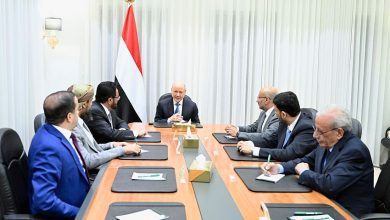 مجلس القيادة الرئاسي يواصل مناقشة المستجدات الوطنية ويؤكد التزامه بتطبيع شامل للأوضاع