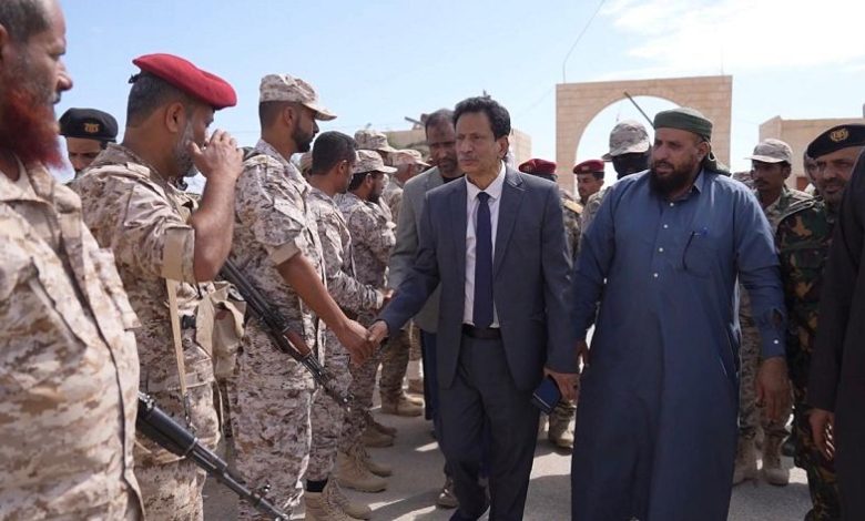 محافظ المهرة يتفقد جاهزية وحدات محور الغيضة