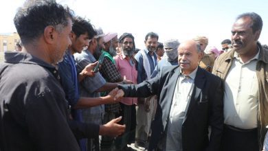 محافظ حضرموت يؤكد أهمية الحفاظ على المكتسبات الوطنية وتعزيز الأمن والاستقرار